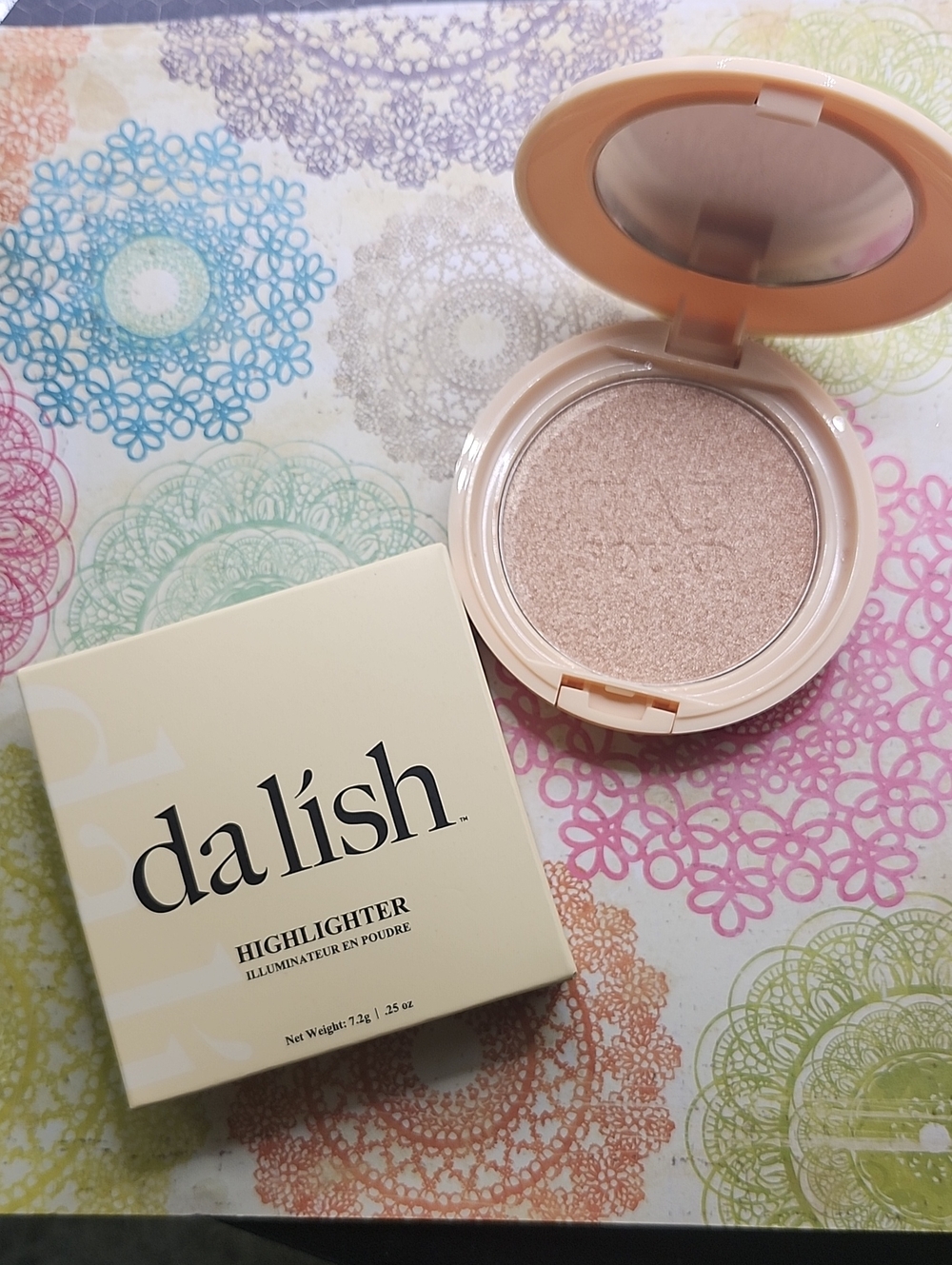 Dalish Highlighter - Cream Hilighter In The Tone "Sunrise"